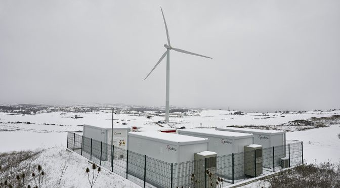 turbina eólica con bases almacenamiento