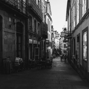 calle Santiago de Compostela en blanco y negro